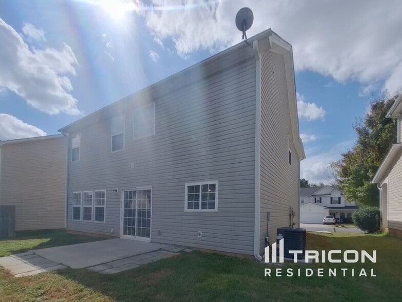 Building Photo - 4327 Stone Mountain Dr