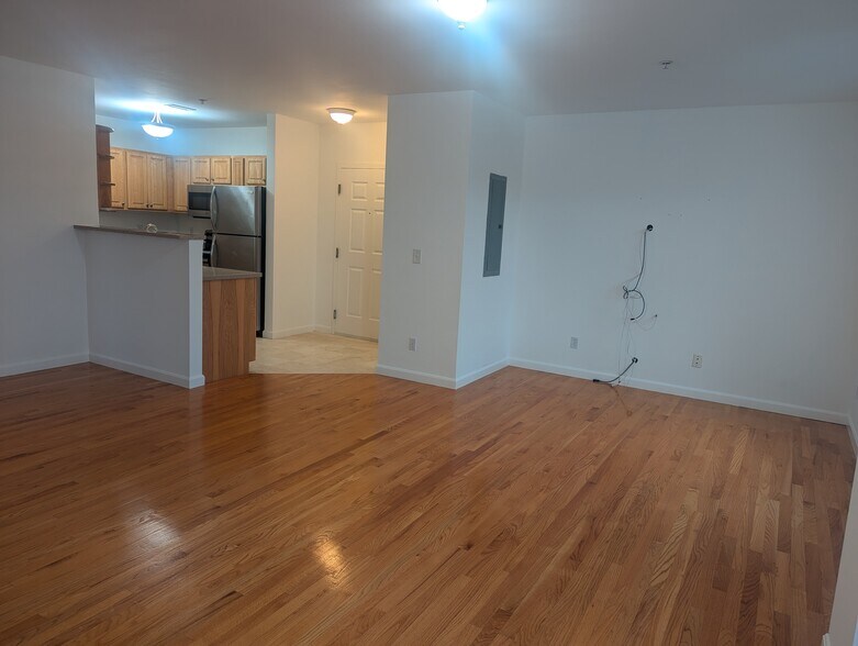 Building Photo - 84 Aborn St