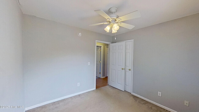 Building Photo - 4156 Sunglow Dr
