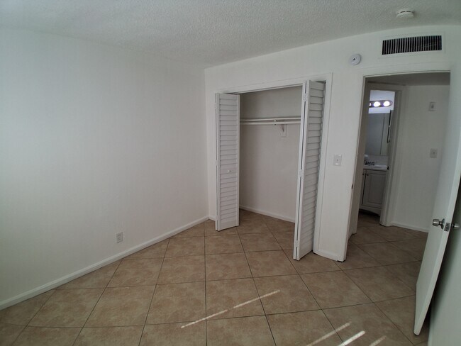 Building Photo - 1333 S Dixie Hwy