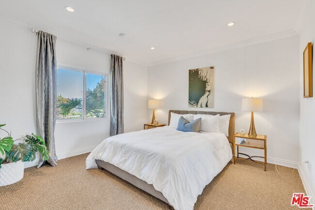 Building Photo - 2177 Summitridge Dr