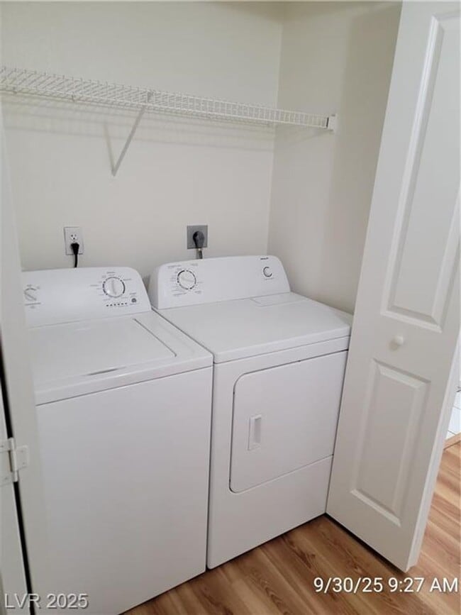 Building Photo - Cozy First-Floor End Unit with Fireplace &...