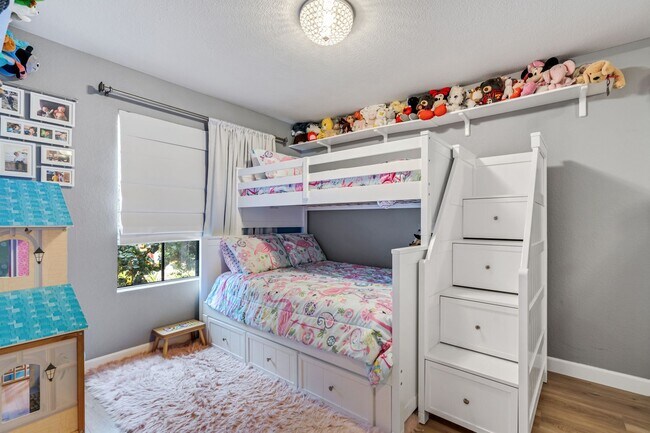 Building Photo - 2BR, 2BA UPGRADED CONDO DEL MAR! PET FRIEN...