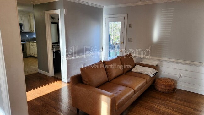 Building Photo - 2018 Cambridge Dr