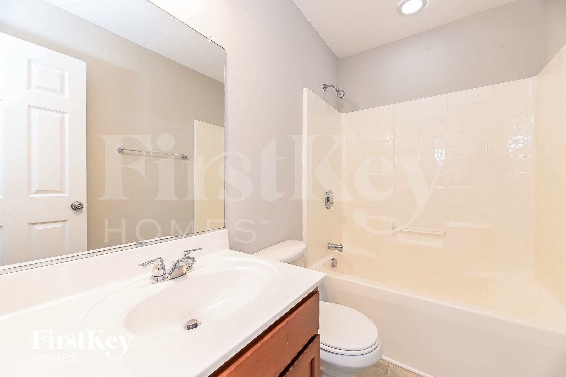 Building Photo - 105 Vinca Dr