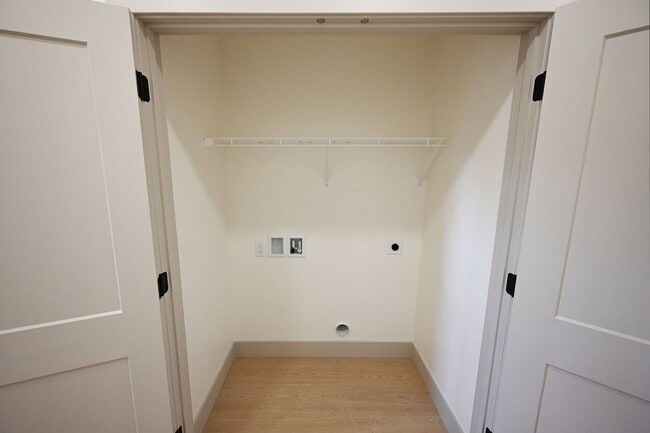 Building Photo - 132 Brushwood Dr