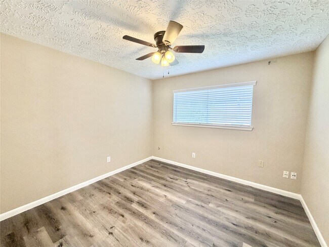 Building Photo - 13330 Cologne Dr