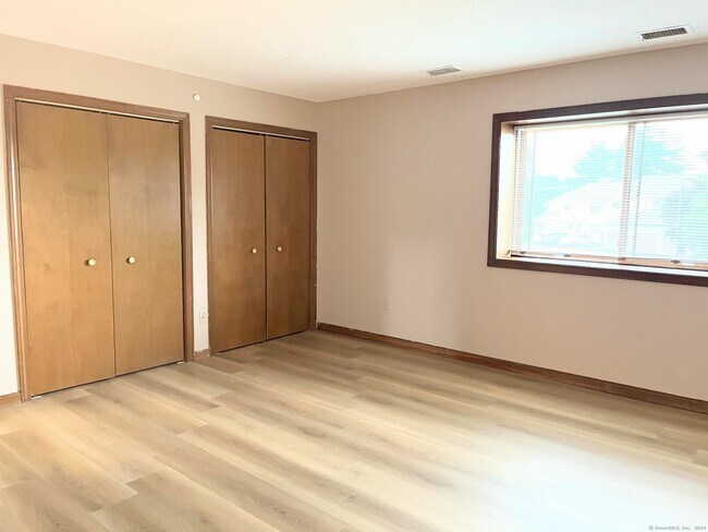 Building Photo - 1509 Summer Hill Dr