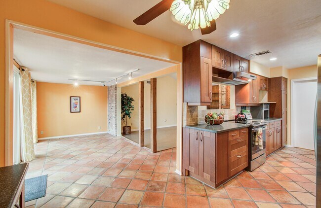 Building Photo - 6030 Willowbend Blvd