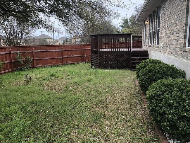 Building Photo - 1800 Briarton Ln N