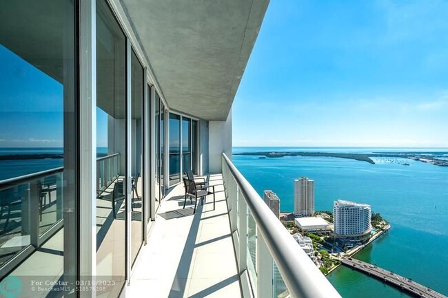 Building Photo - 495 Brickell Ave