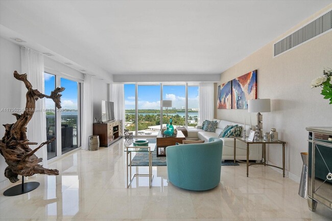 Building Photo - 10275 Collins Ave