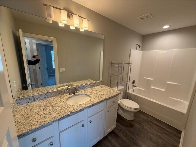 Building Photo - 6025 W Quinn St