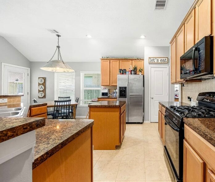 Building Photo - 3015 Crescent Oaks Park Ln