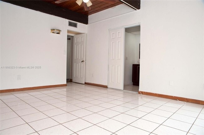 Building Photo - 19216 NE 25th Ave