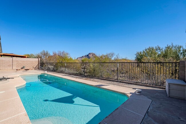 Building Photo - Your Private Oasis Awaits: Spacious 3-Bedr...