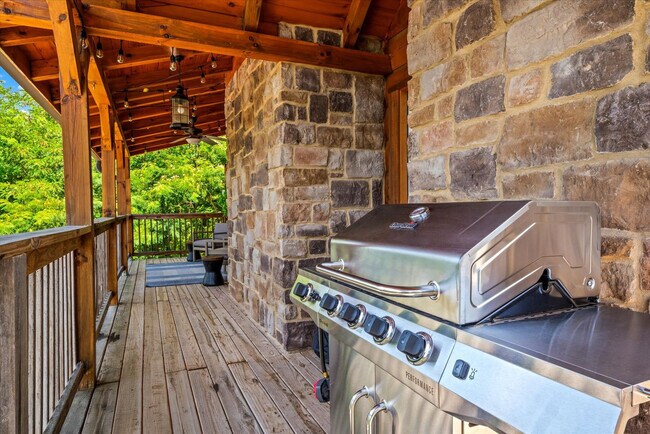 Building Photo - 208 Tunnel Ridge Dr