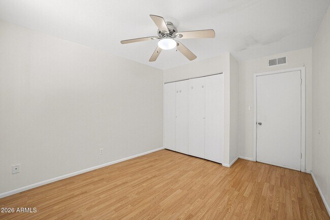 Building Photo - 1137 E Bishop Dr