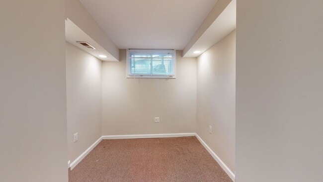 Building Photo - Spacious Two Bedroom Two Bathroom Petworth...