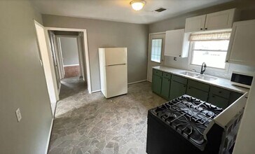 Building Photo - Charming 3 Bedroom 1 Bath Home