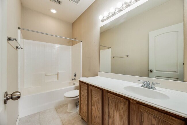 Building Photo - "Spacious 4-Bedroom with 2 Baths and 2,116 Sq Ft in Little Elm!"