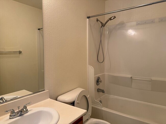 Building Photo - North Natomas 2 Story 3 Bedroom w/ Loft. 2 Car Attached Garage