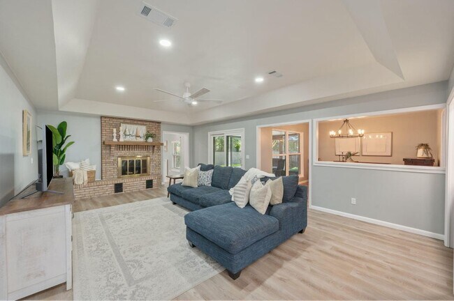 Building Photo - 512 Samana Way