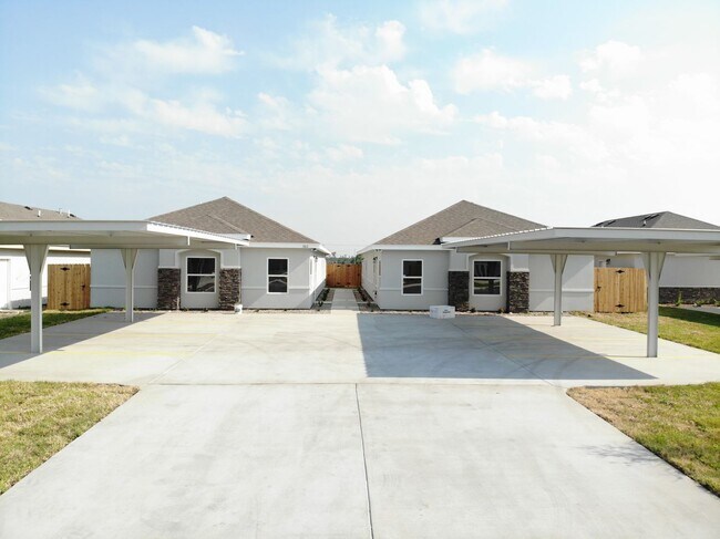 Building Photo - 1812 Redbud Ln