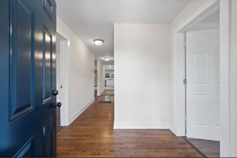 Building Photo - 515 Poston St
