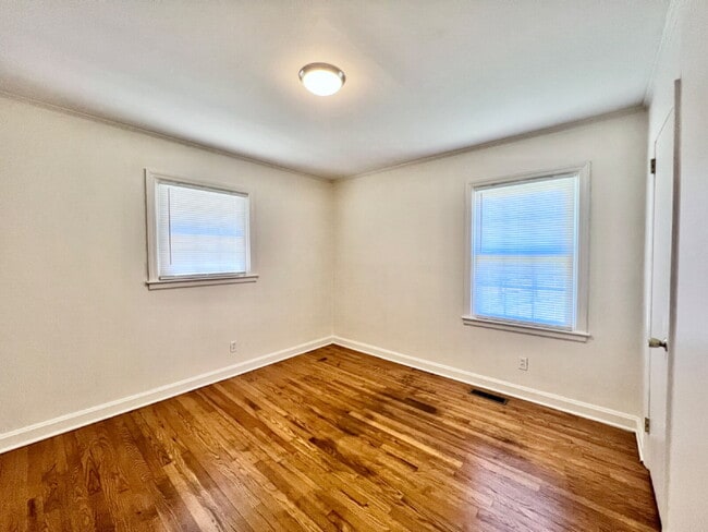 Building Photo - Updated Home in Convenient Location