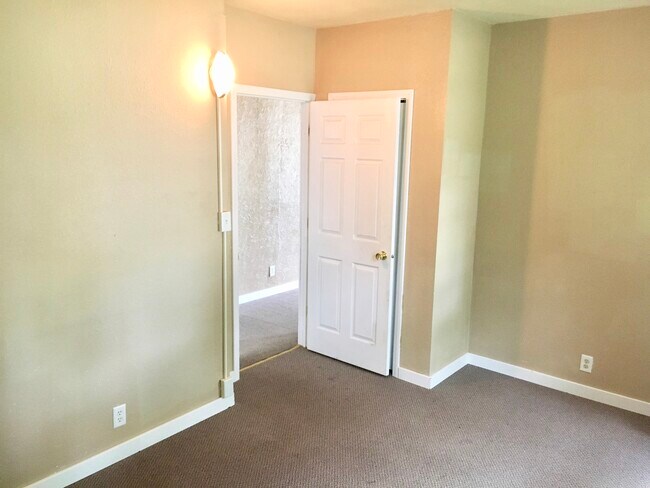 Building Photo - 1502 S. 10th St.