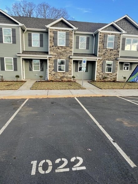Building Photo - 1022 Peony Ln