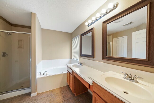 Building Photo - 6903 Summer Bridge Ln