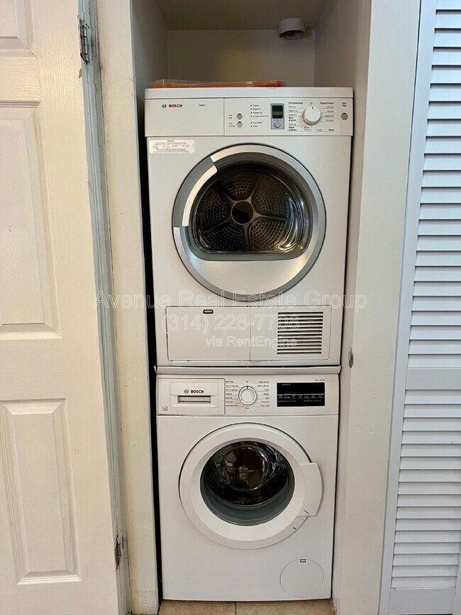 Building Photo - 1015 Commodore Dr