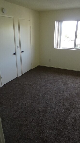 Building Photo - 701 Summerwood Ln