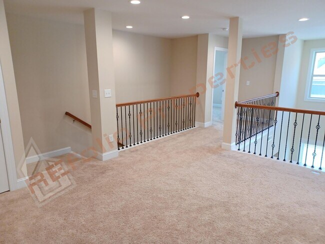 Building Photo - Luxury 5 Bedroom, 3 Bath, 2-Car Garage End...