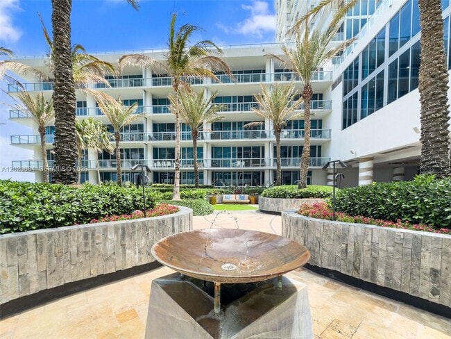 Building Photo - 6801 Collins Ave