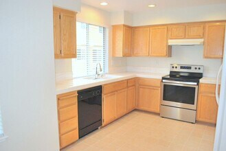 Building Photo - REDUCED ! Bright & Modern Townhouse in Beautiful Danville! Close to Blackhawk Plaza!