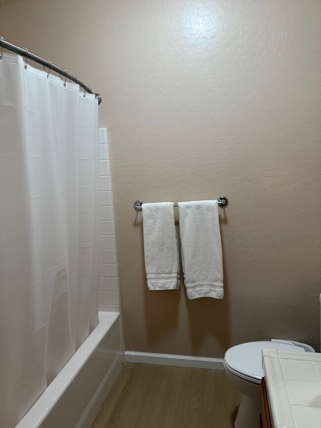 Building Photo - 6137 E Cortland Ave