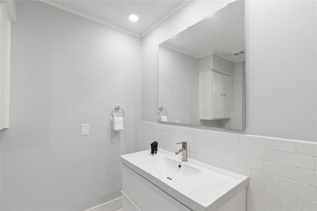 Building Photo - 10727 Villager Rd