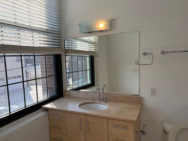 Building Photo - Sleek Manhattan Style Urban Condo Now Available in Byrne Lofts