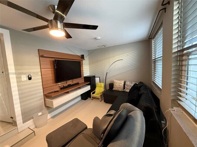 Building Photo - 4850 SW 4th St