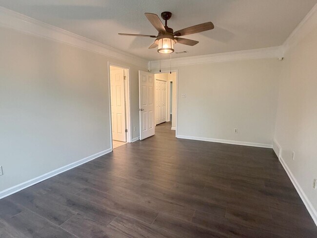 Building Photo - 7472 Hedgington Dr