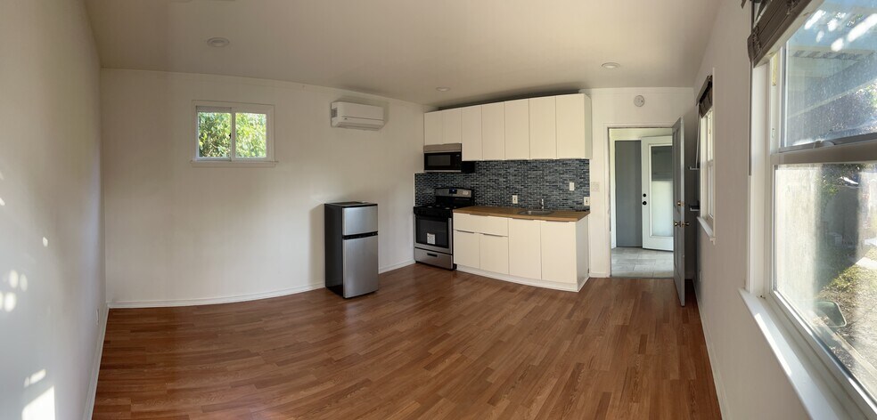 Building Photo - 14039 Gilmore St