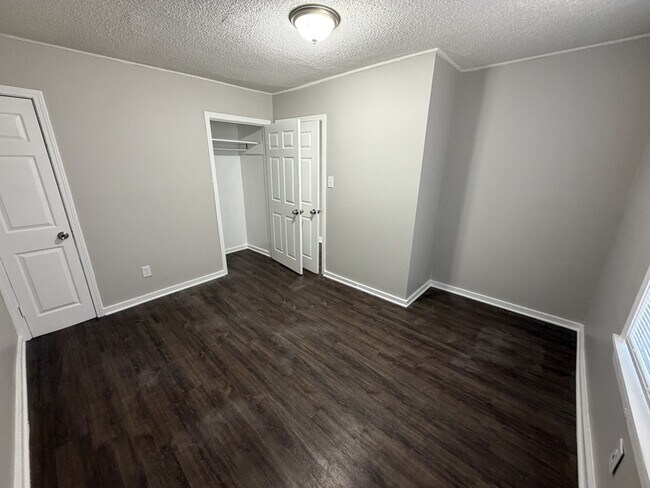 Building Photo - 2156 Ethlyn Ave