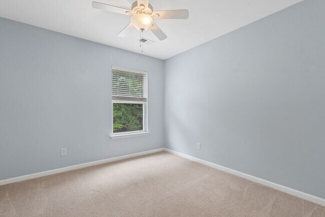 Building Photo - Available now. Beautiful 5 BR/2.5 BA Home in Swygerts Landing!