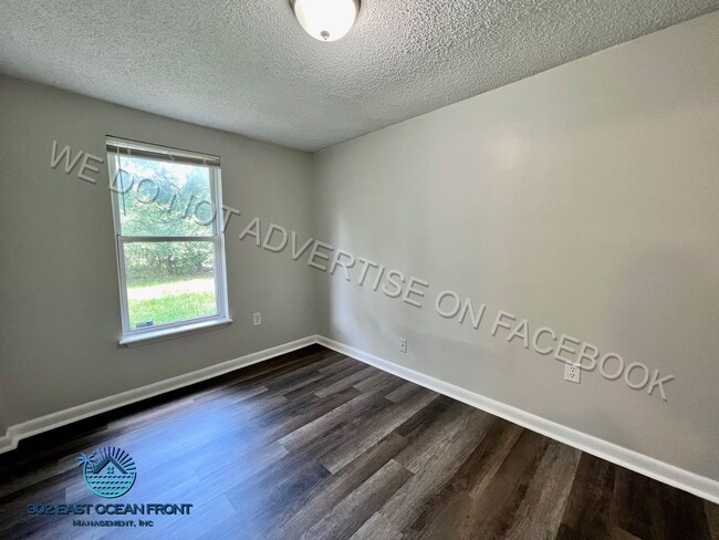Building Photo - Adorable, fully renovated 3 bedroom / 1 ba...