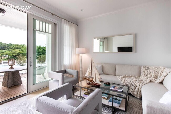 Building Photo - 57 Old Boathouse Lane S