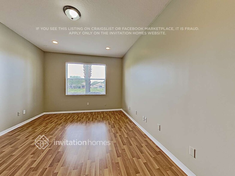 Building Photo - 215 River Bluff Ln