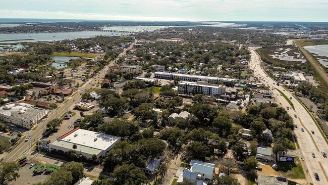 Building Photo - 14 Sanchez Ave